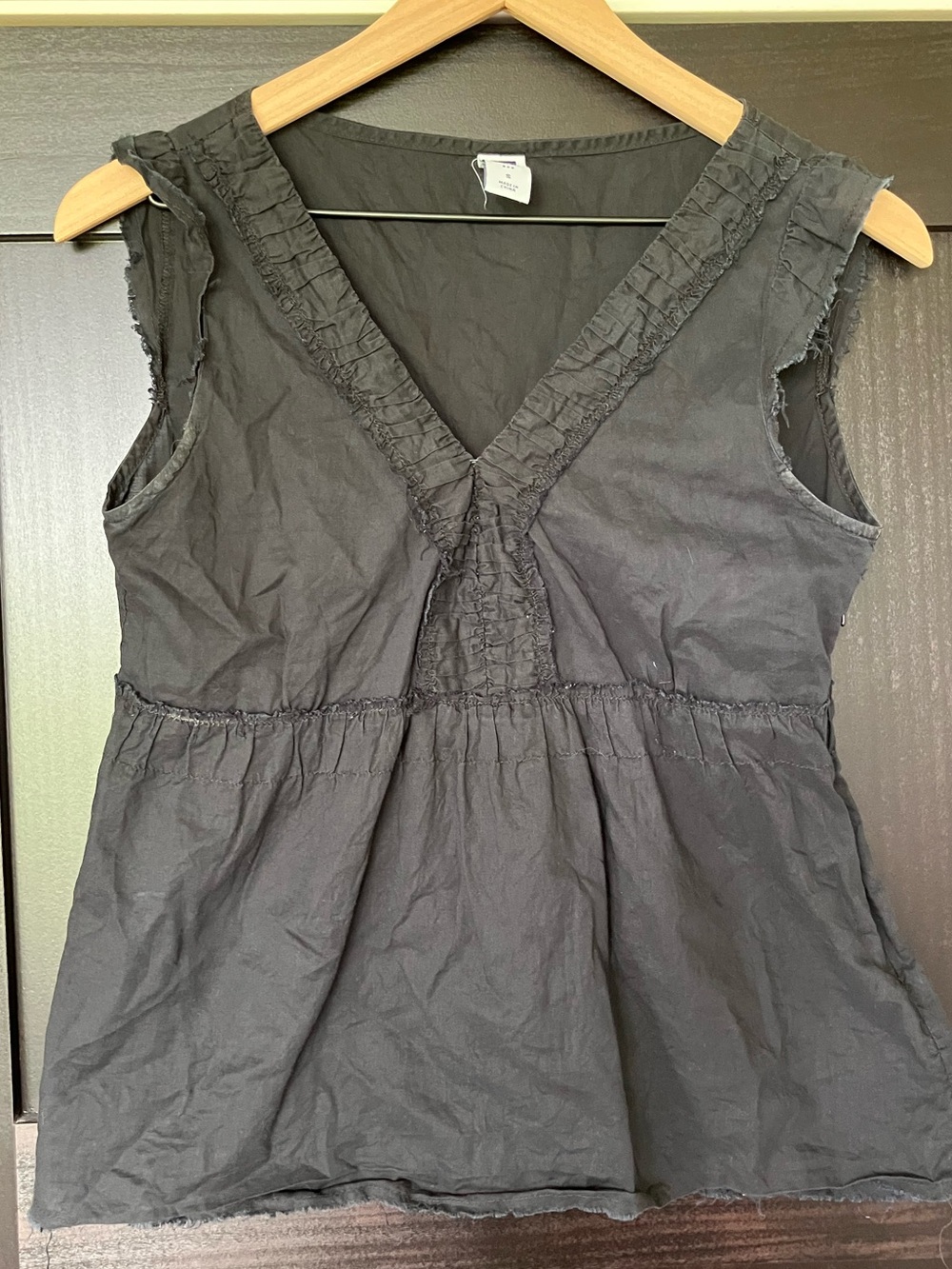 Black Gap V-Neck Ruffled Sleeveless Top - Women's